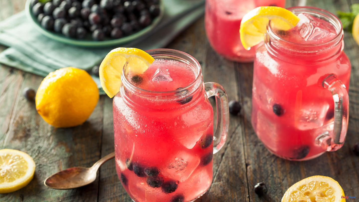 Cocktail: Blueberry Lemonade Fizz: This is what summer tastes like