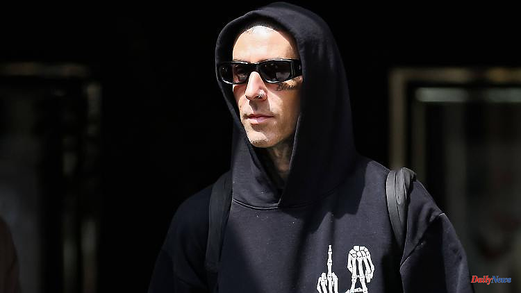 It was "life-threatening": Travis Barker reports from the hospital