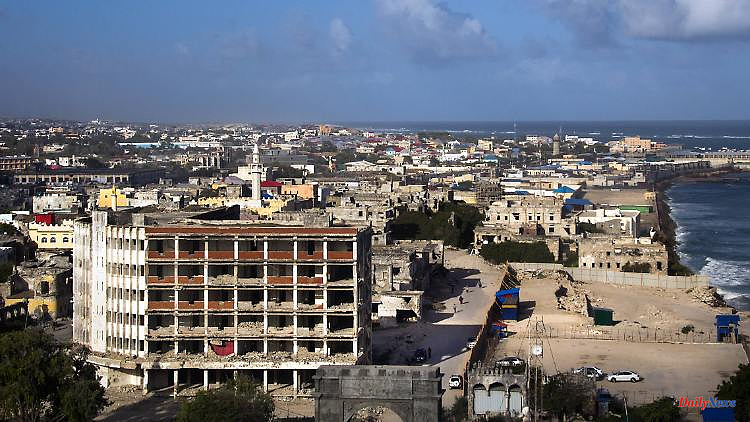 Al-Shabaab claims: attack on hotel in Mogadishu - at least six dead