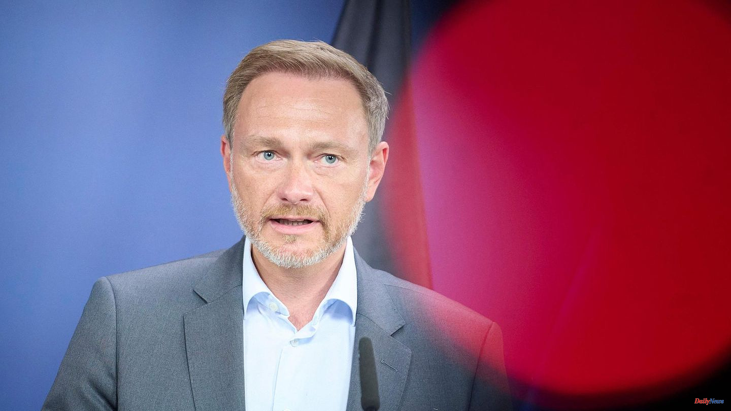 "Spiegel" report: New trouble for Lindner? Treasury minister text message to Porsche boss