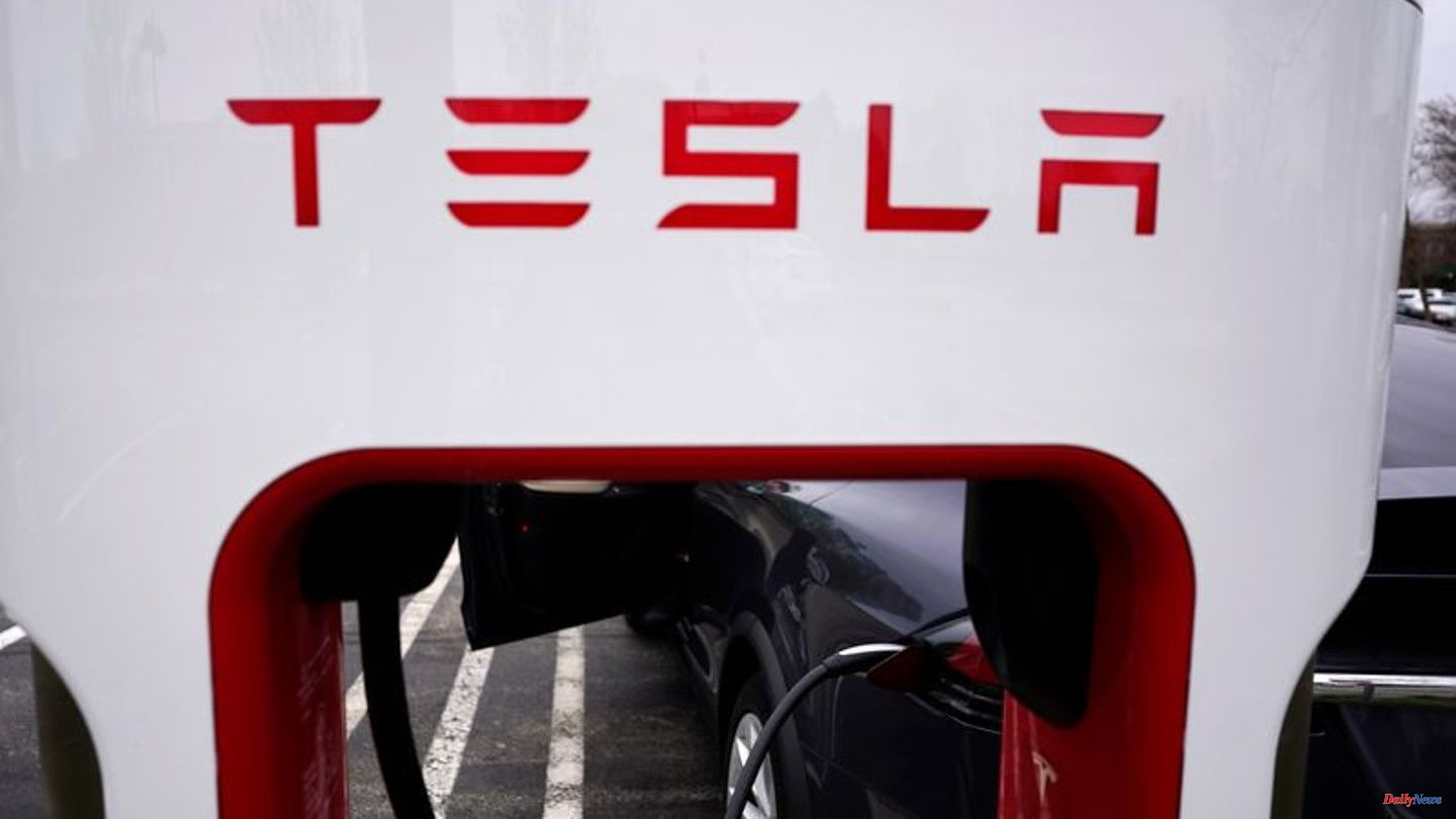 US electric car maker: Tesla AGM approves stock split
