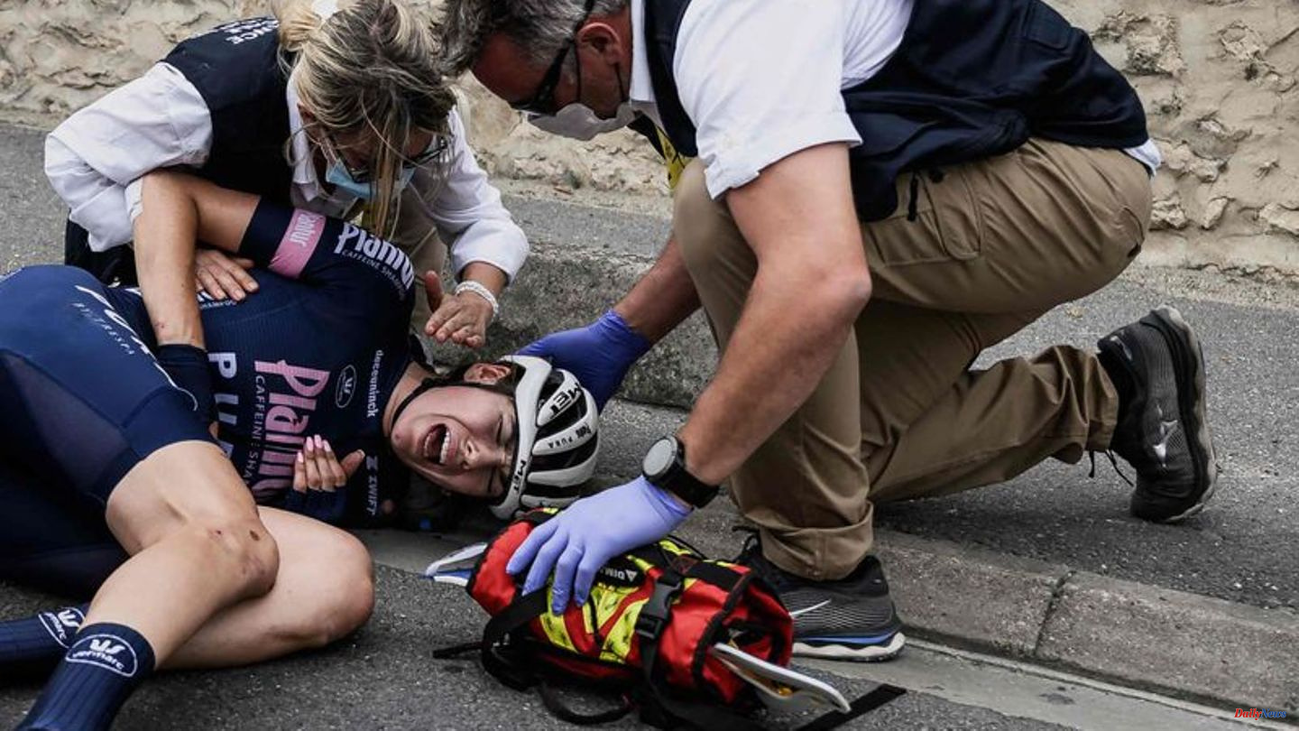 After an accident on a women's tour: a fracture in the back of the head: sweet milk was seriously injured
