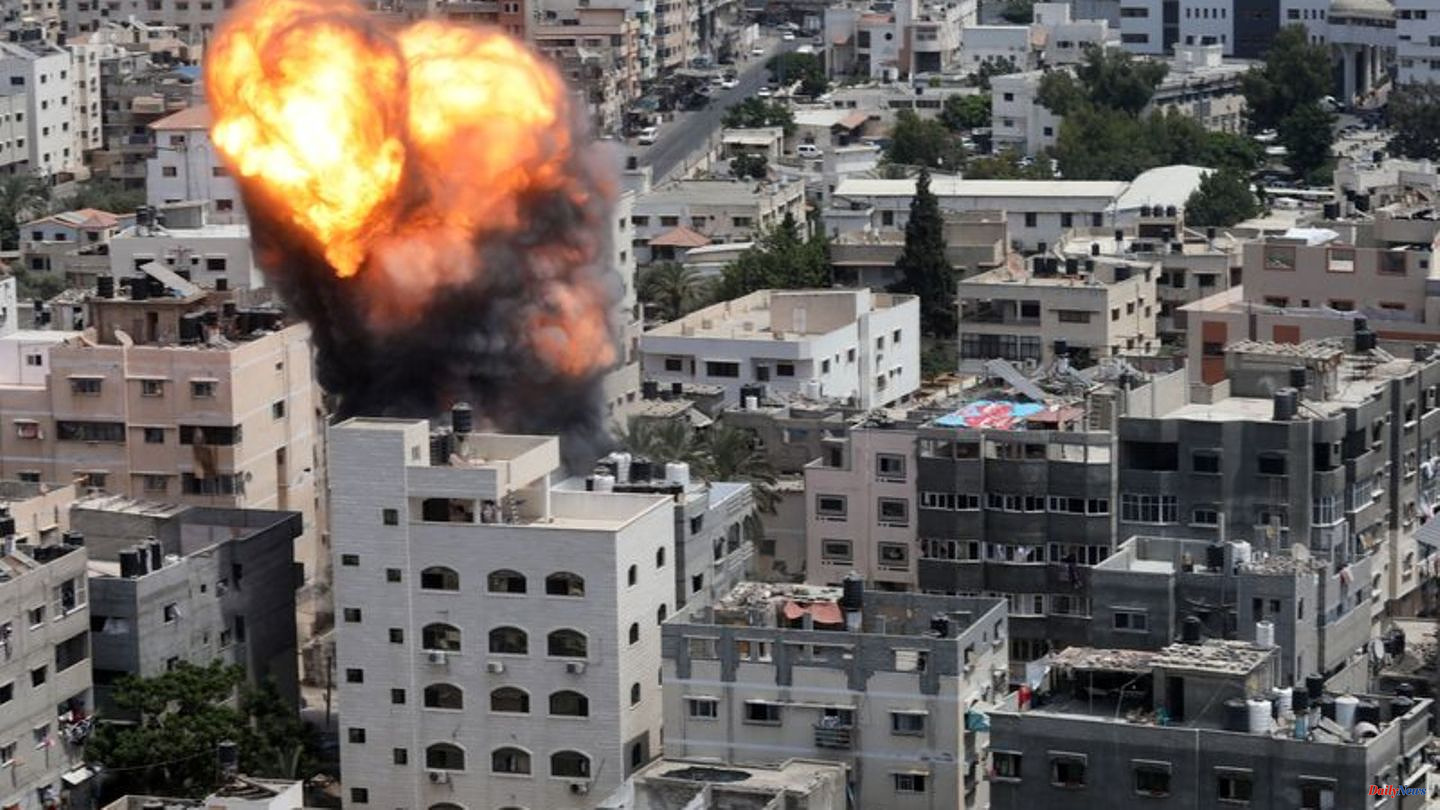 Middle East: Israel continues to attack targets in Gaza