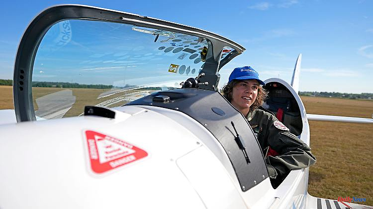 17-year-old sets record: Youngest pilot completes solo flight around the world