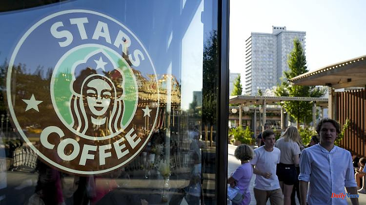 Rapper continues "Stars Coffee": Starbucks successor opens cafes in Russia