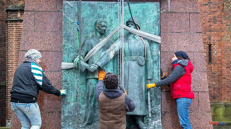 Mecklenburg-Western Pomerania: Stralsund Soviet obelisk gets relief back