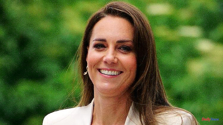 "She was stunning": Duchess Kate travels economy