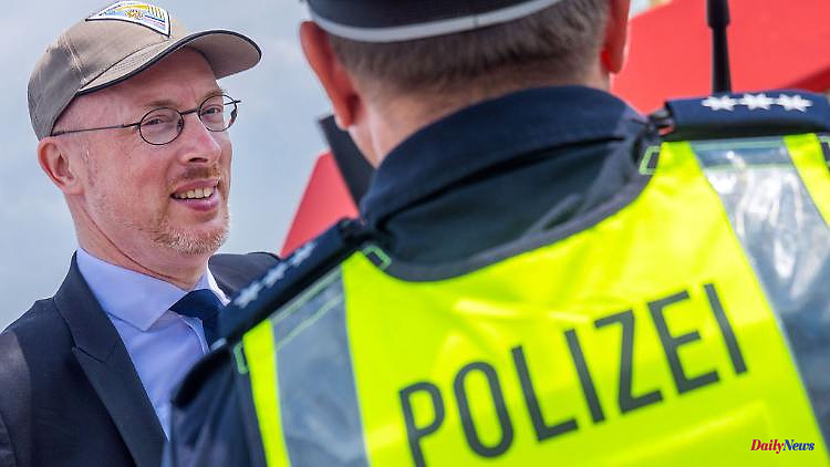 Mecklenburg-Western Pomerania: level wants to boost advertising for young police officers