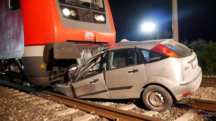 Baden-Württemberg: Train hits drunk car: No injuries