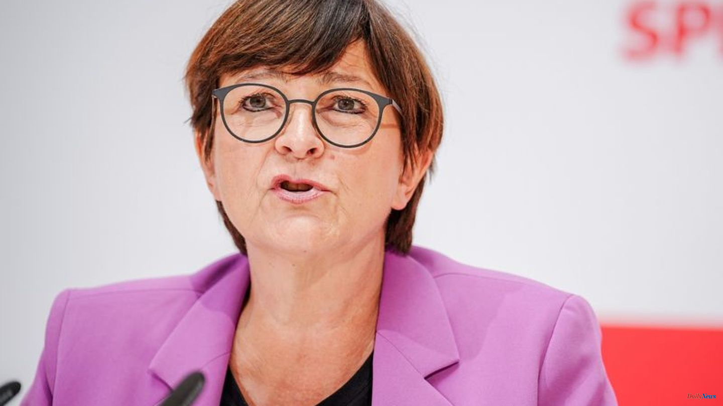 Parties: SPD boss: Schröder is acting in his own interest
