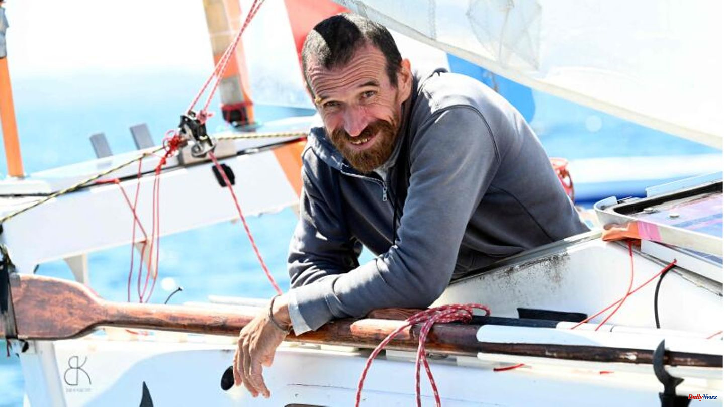 Yann Quénet: Frenchman sails around the world - in a four meter long self-built sailing boat
