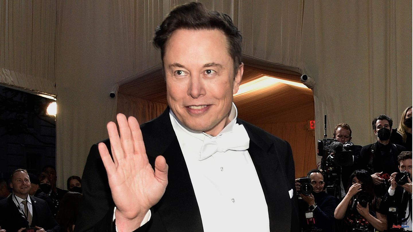 Errol Musk: He thinks he's too fat and isn't proud of him: Elon Musk's father shoots at his son