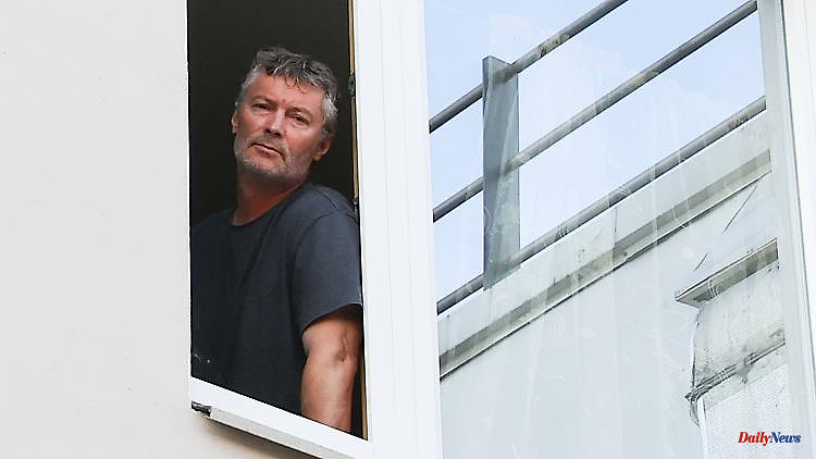 "His face says it all": Kremlin critic Roisman arrested at apartment door