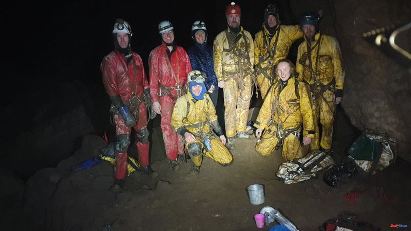 Caving: Researchers in Australia set new cave depth record