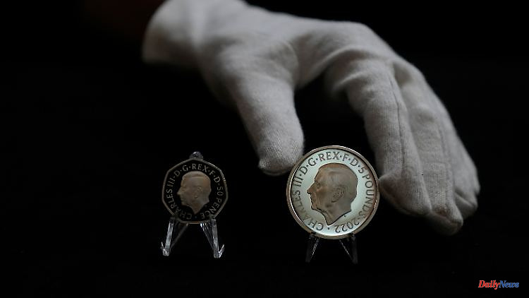Royal mail is also changing: the first coins with a portrait of Charles are presented