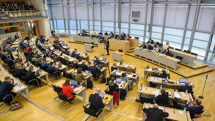 Saxony-Anhalt: State parliament appoints commission to reform parliamentary law