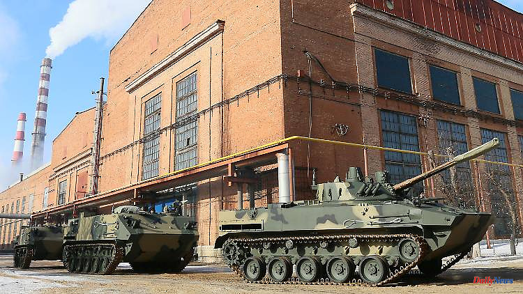 Consequences of sanctions subdued: arms industry supports Russian economy