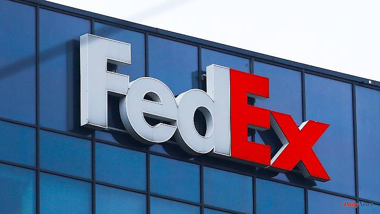 Wall Street continues to slide: FedEx crash scares off US investors