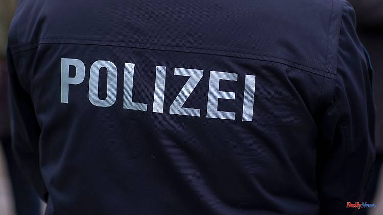 Saxony-Anhalt: Man crashes into police officers with an e-bike: injured
