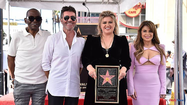 "American Idol" honored: Kelly Clarkson gets Hollywood star