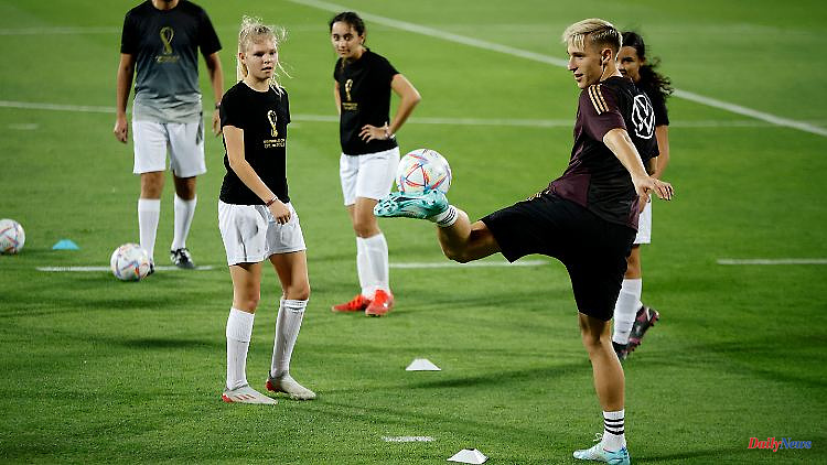 Short training with 17 girls: FIFA action with the DFB team leaves a strange feeling