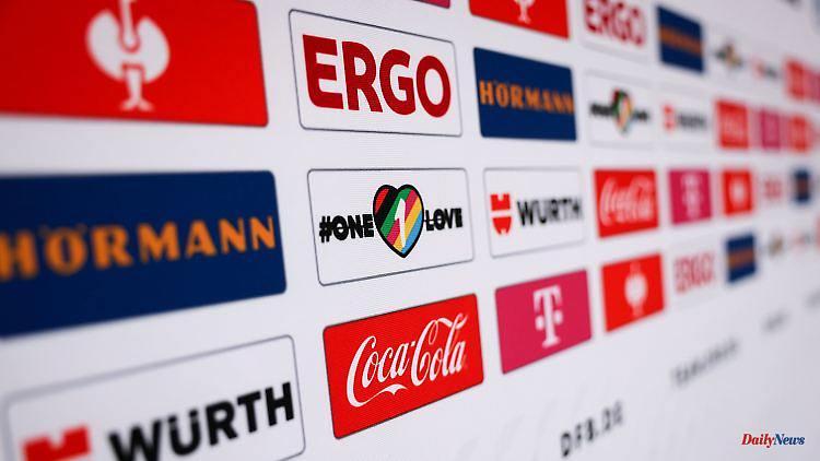 Rewe replaced on billboards: DFB shows "One Love" logo at World Cup press conferences