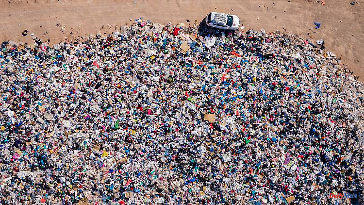 Unique ecosystem destroyed: Atacama Desert becomes the world's garbage dump
