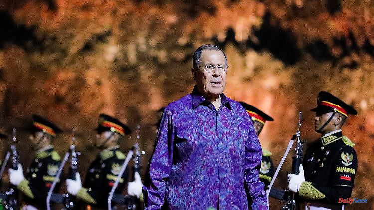 After appearance in Bali Batik: Lavrov leaves the G20 summit early