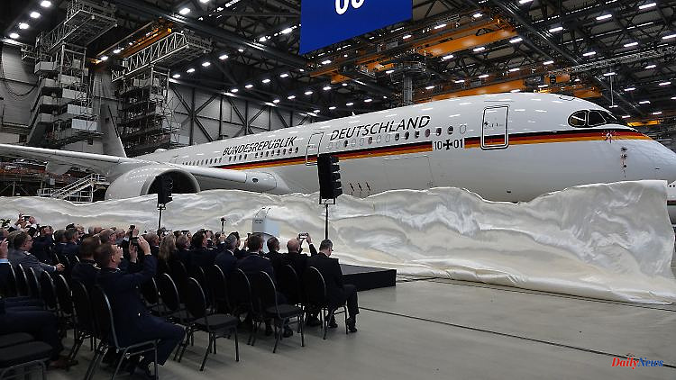 Machine with special equipment: Lufthansa hands over new government aircraft