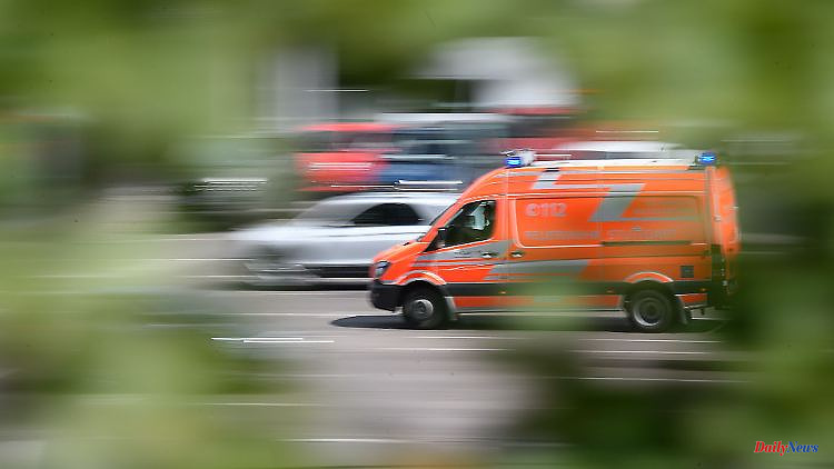 North Rhine-Westphalia: 22-year-old seriously injured in a collision with three cars