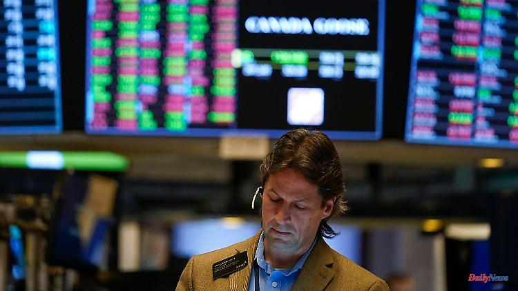 Dow Jones closes in the red: economic data send prices plummeting
