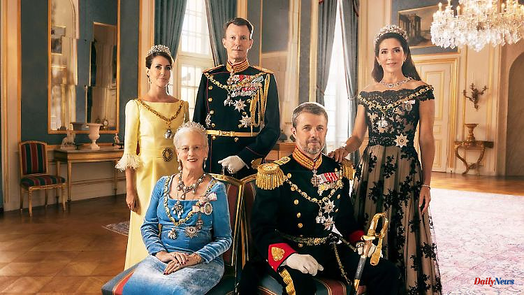 Dispute over title withdrawal settled?: Danish royals pose together again
