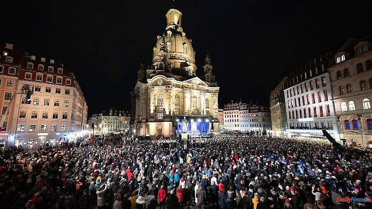 Saxony: Frauenkirche: desire for peace at Christmas Vespers