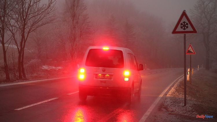 Baden-Württemberg: Frontal collision on a slippery federal road: three injured