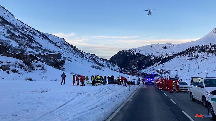 200 emergency services in Austria: avalanche spills skiers - two missing