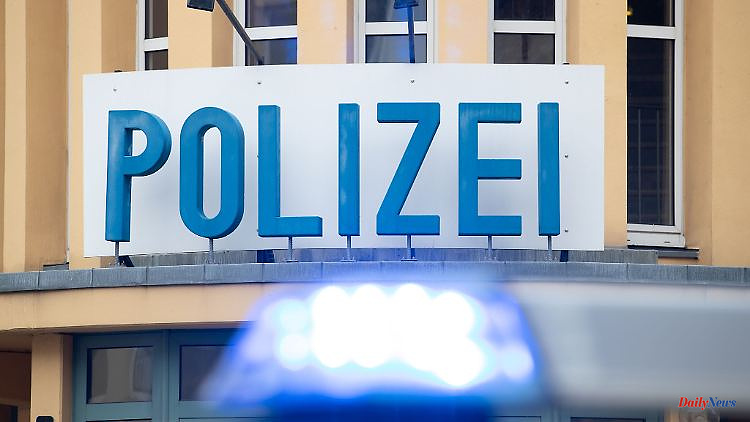 North Rhine-Westphalia: Police officers wanted by arrest warrant injured