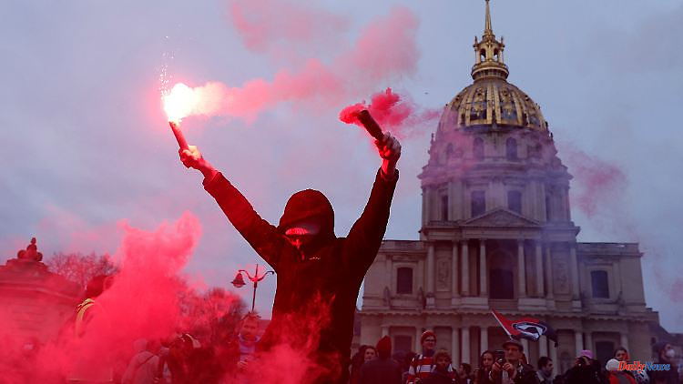 Second big day of protest: pension reform is gnawing at Macron's popularity