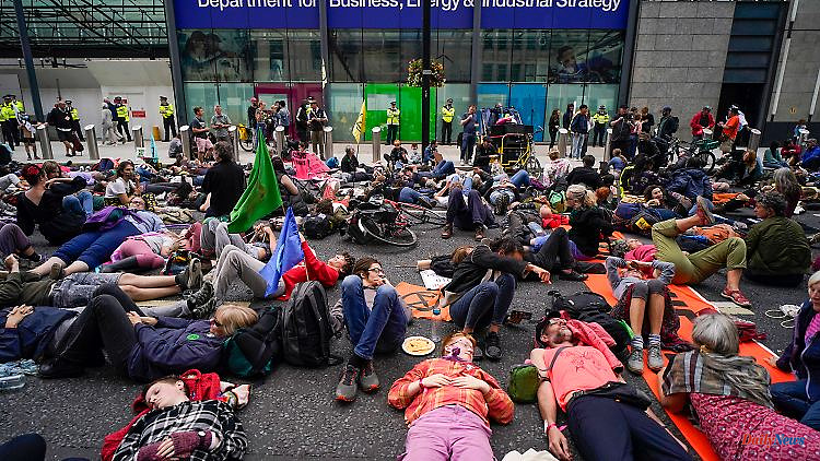 'We're stopping': British climate activists no longer want to get stuck