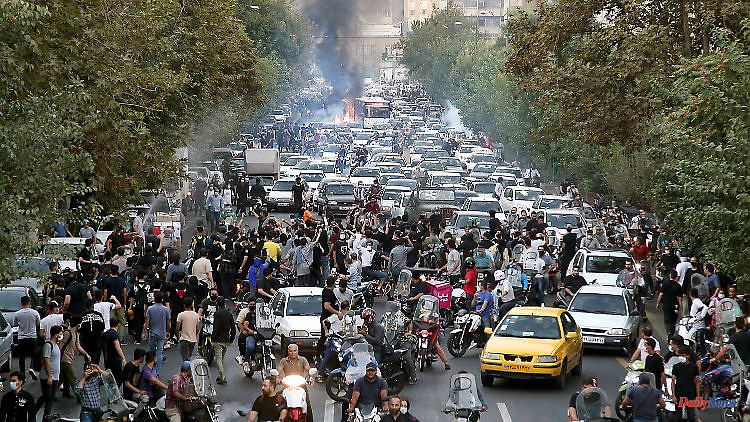 Human rights NGO report: So far more than 500 protesters have been killed in Iran
