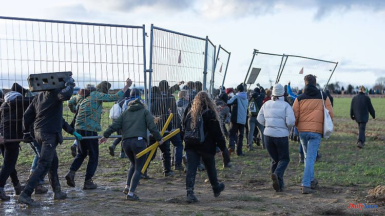 Activists stormed the concert: Reul zu Lützerath eviction: "We have no choice"