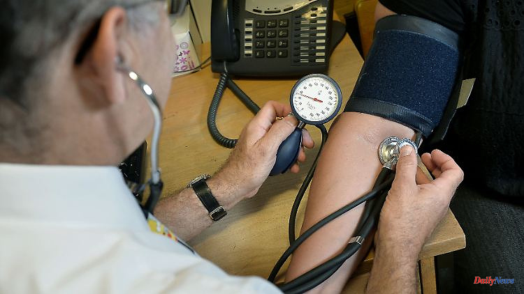 Pressure on costs and shortage of staff: Medical Association calls on practices to four-day weeks