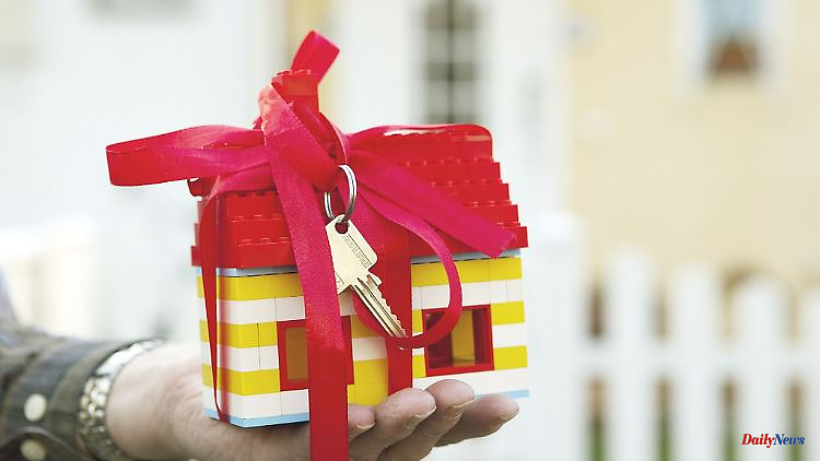 Give with warm hands: This is how you give away wealth tax-free