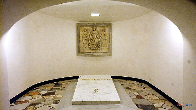 In the crypt of St. Peter's Basilica: Benedict XVI. is buried in grave of predecessor