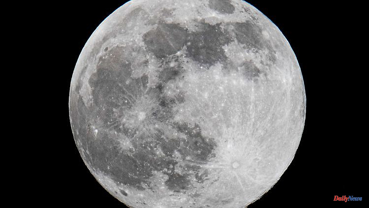 Scientists around the world ponder: what time is it on the moon?