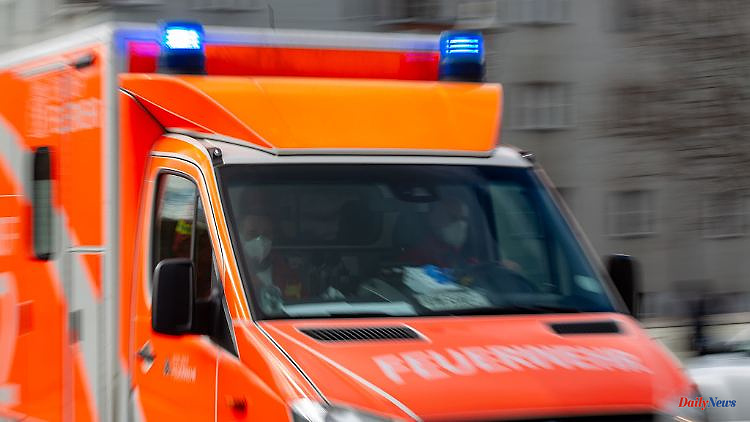 Baden-Württemberg: car crashes into ambulance: paramedics seriously injured
