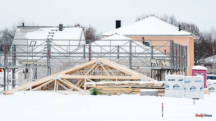 Construction work in winter: when builders should protect their construction