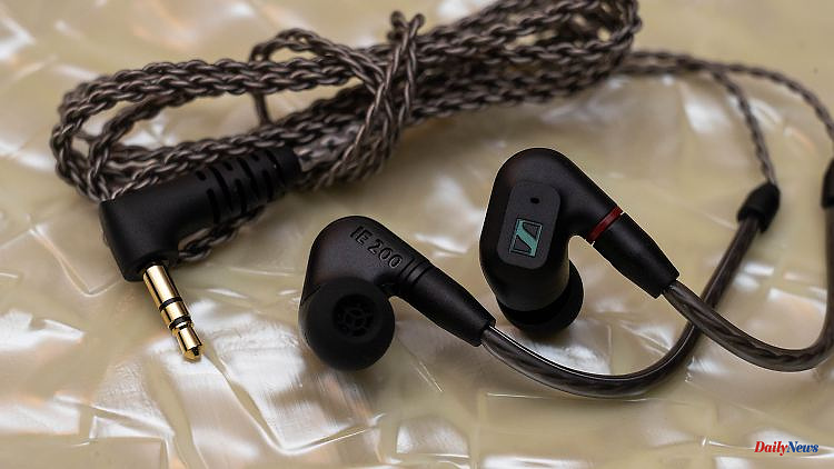 Earphones for sound connoisseurs: the Sennheiser IE 200 is inexpensive but audiophile