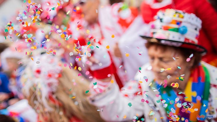 North Rhine-Westphalia: Huge "Alaaf": Cologne carnival call as a selfie spot