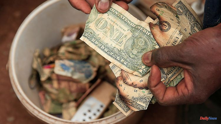 Flourishing black market: Zimbabweans mend dollar bills