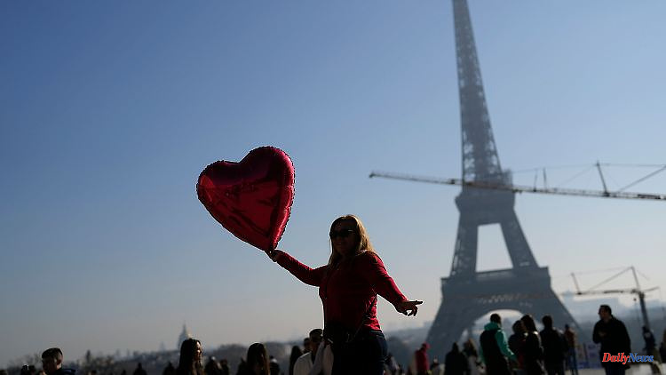 Lonely on Valentine's Day?: How singles survive February 14th